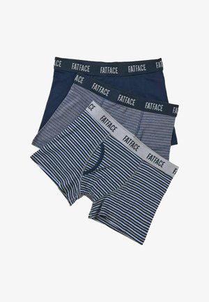Drei Herrenboxershorts mit FatFace gebrandeten Bündchen in einfarbigem Marineblau, Blau mit dünnen orangen Streifen und Blau mit schwarzen und weißen Streifen.