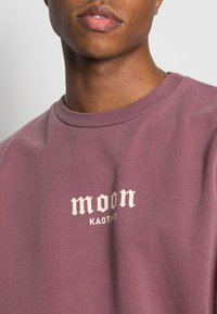 Kaotiko CREW WASHED MOON - Camisola - bordeaux