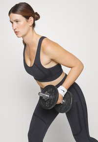 ICANIWILL RUSH SEAMLESS BRA - Vidēja atbalsta sporta krūšturis - graphite