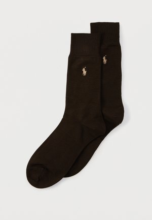 Paar schwarze Knöchelsocken mit gerippten Bündchen und kleinen beigefarbenen, gestickten Polo-Spieler-Logos nahe der Oberseite.