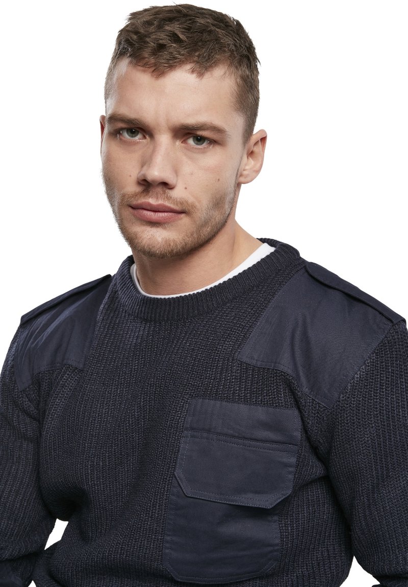 Herren Strickjacken | Brandit HERREN BW PULLOVER Strickpullover navy/schwarz-metallic - JV47125 Herren Strickjacken | Brandit HERREN BW PULLOVER Strickpullover navy/schwarz-metallic - JV47125