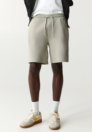 - Spodnie treningowe