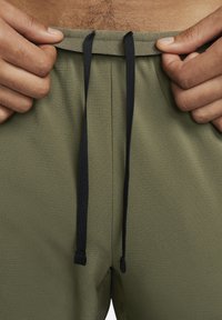 Nike Performance Pantaloni sportivi - medium olive black black