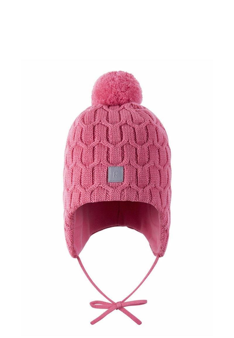 Cappello lavorato a maglia rosa con un motivo testurizzato, un grande pompon sulla cima e le alette per le orecchie con lacci per una vestibilità sicura. Accentuato da un'etichetta grigia.