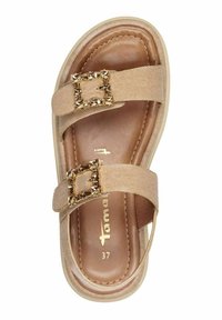 Beige halksandaler med dubbla tygremmar, gyllene fyrkantiga spännen och en dämpad brun innersula. Texturerad ovandel och vit sula. Storlek 37.