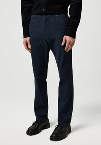 Wrangler GREENSBORO - Vaqueros rectos - dark navy