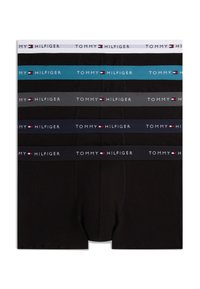 Pięć par czarnych bokserków ułożonych w stos, każdy z innym kolorowym paskiem na talii z logo marki "Tommy Hilfiger" oraz flagą.