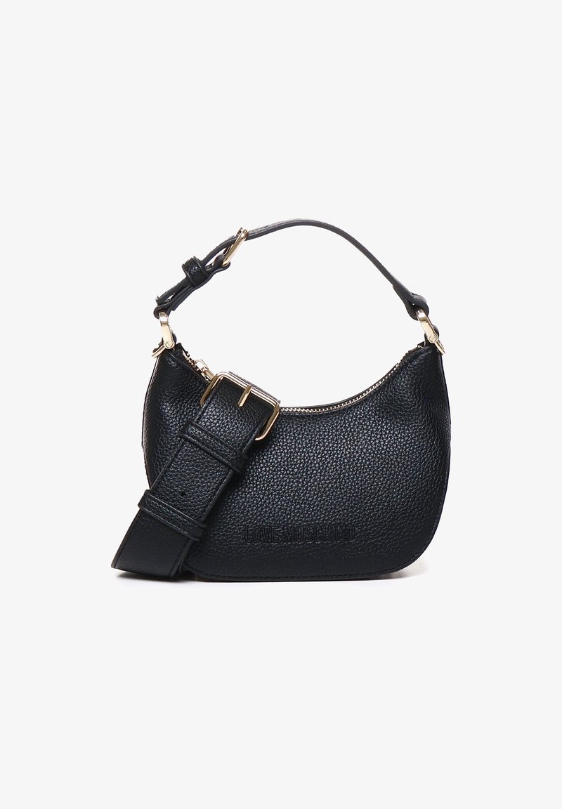 Borsa a mano in pelle nera con finitura strutturata, manico superiore singolo e tracolla regolabile. Presenta una cerniera dorata e un dettaglio con logo impresso.