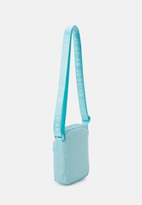 Jordan AIRBORNE FESTIVAL BAG - Skuldertasker - glacier ice