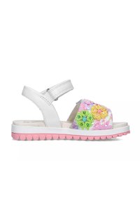 Sandalo bianco con ricami floreali in rosa, giallo e verde. Presenta una cinghia in velcro e una suola in gomma rosa con borchie rotonde.
