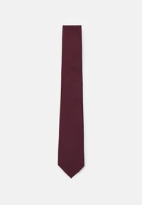 Cravat burgundă cu o textură netedă, formă îngustă și vârf ascuțit. Fără modele vizibile sau accesorii.