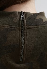 Urban Classics Sportska majica - olive