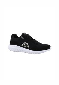 Chaussure de sport noire avec tige en mesh et semelle en caoutchouc blanc. Les caractéristiques incluent un logo et un design traditionnel à lacets pour un maintien sécurisé.