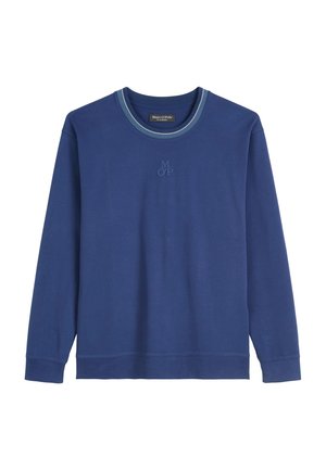 Sudadera de manga larga en azul profundo con cuello redondo acanalado y contraste en el interior del cuello. Presenta un sutil bordado de "MOP" en la parte frontal.