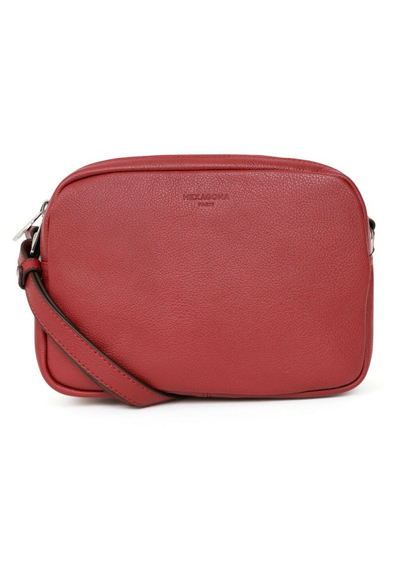 Borsa a tracolla rossa in pelle con superficie texture, forma rettangolare e una cinghia regolabile sottile. Presenta il logo del marchio impresso sul fronte.