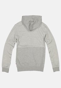 Sweat à capuche gris en tissu doux, avec une capuche à cordon de serrage, des poignets côtelés et un design bicolore avec une bande plus sombre à la taille.