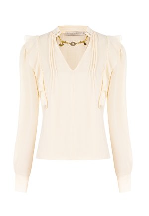 Blusa crema con maniche lunghe, scollo a V e dettagli arricciati. Presenta un dettaglio in catena dorata attorno al collo. Tessuto dalla consistenza liscia.