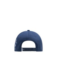Marineblå baseballcaps med teksturert stoff, en bøyd skjerm og justerbar snapback-lukking med broderte detaljer på siden.