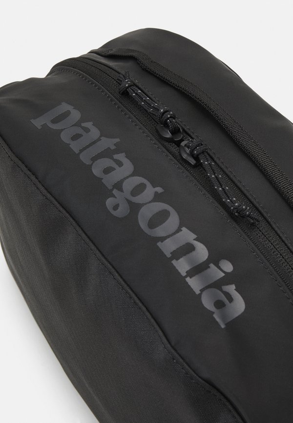 BLACK HOLE CUBE 6L - Sports bag2