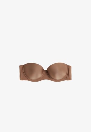 Soutien-gorge sans bretelles de couleur marron, doté de bonnets moulés, d'un tissu doux, d'une conception sans couture et de baleines latérales pour le soutien. Aucun matériel n'est visible.