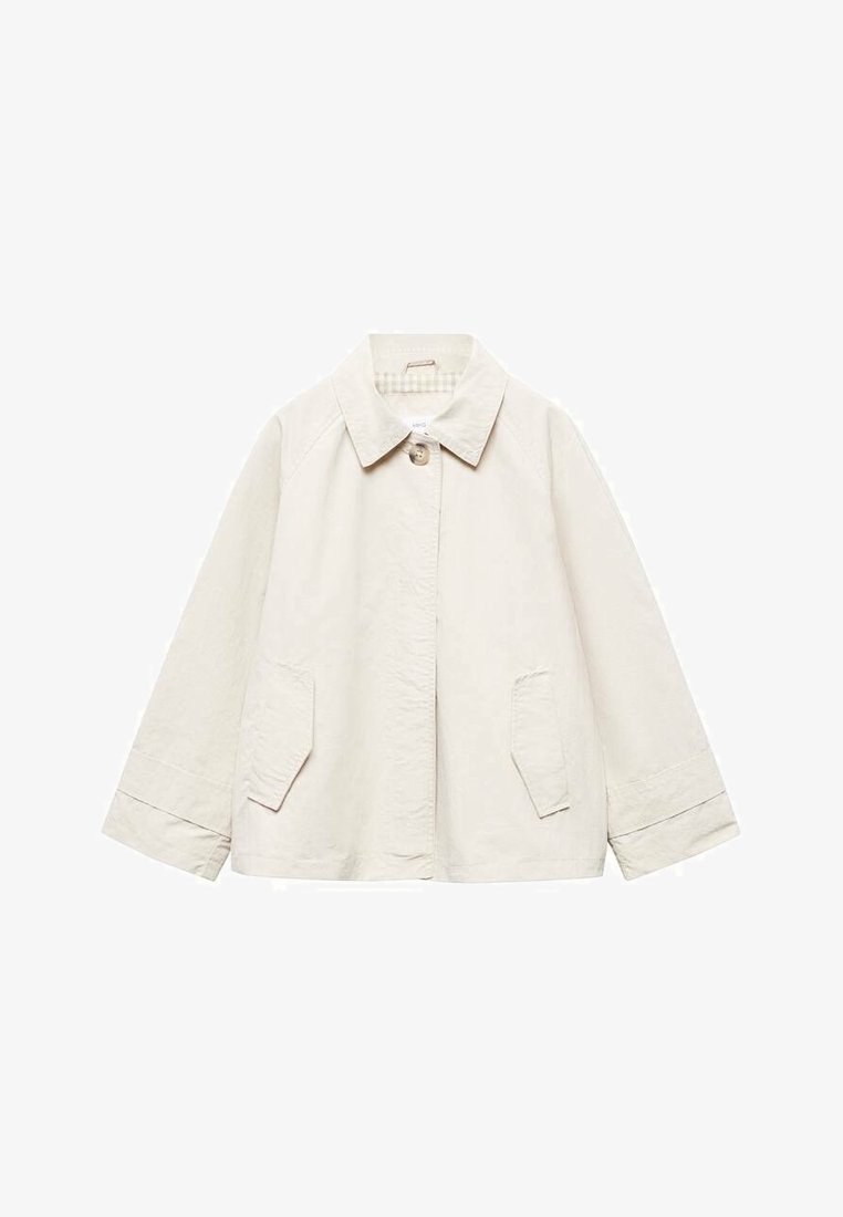 Lichtbeige lichtgewicht jas met een kraag, twee steekzakken aan de voorkant en lange mouwen. Minimalistisch ontwerp met een gladde textuur.
