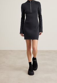 Gestuz Abito in maglia - black