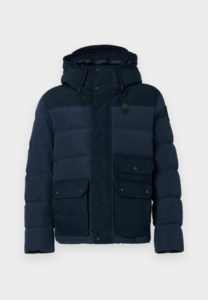 Giacca a vento blu navy imbottita con cappuccio, dotata di zip e bottoni sul davanti, sezioni trapuntate orizzontali prominenti e due tasche frontali.