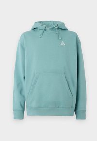 Sweatshirt em azul turquesa claro, feito de algodão macio. Apresenta um bolso canguru frontal, capuz com cordão e um pequeno logótipo triangular no peito.