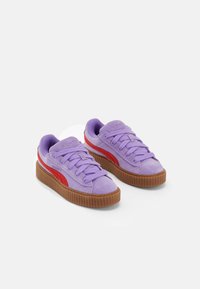 Niet geselecteerd, lavender alert/burnt red