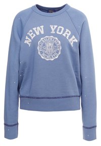 Felpa blu con testo e stemma "NEW YORK" bianchi. Presenta un colletto e dei polsini a coste, con una texture leggermente vissuta.