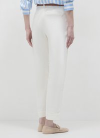 Calliope CON CINTURA - Chino - bianco lana