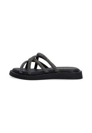 Sorte slide-sandaler med krydsende stropper lavet af metallisk tekstil. Teksturere sål og polstret fodseng for støtte.