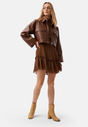 Classic ankle boots - yellow