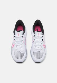 Nike Performance QUEST 6 - Zapatillas running asfalto - white/black/pinksicle/wolf grey