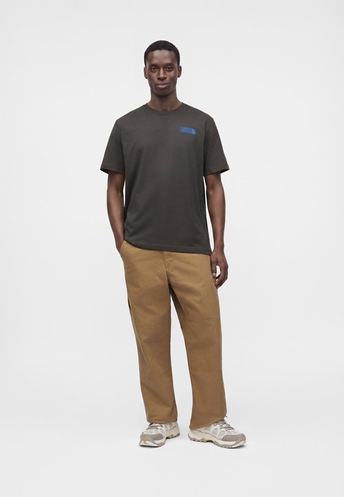The North Face RETRO TRAIL RELAXED SHORT SLEEVE TEE GRAPHIC - Print T-shirt - anthracite grey — foto 2