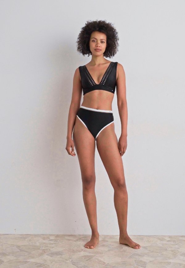 EYELET TRIANGLE - Bikini top3