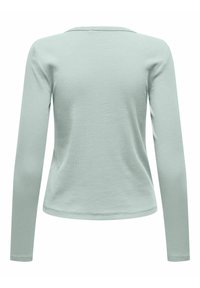 Jasnozielony top z długim rękawem wykonany z miękkiej, prążkowanej tkaniny. Posiada zaokrąglony dekolt i dopasowany krój.