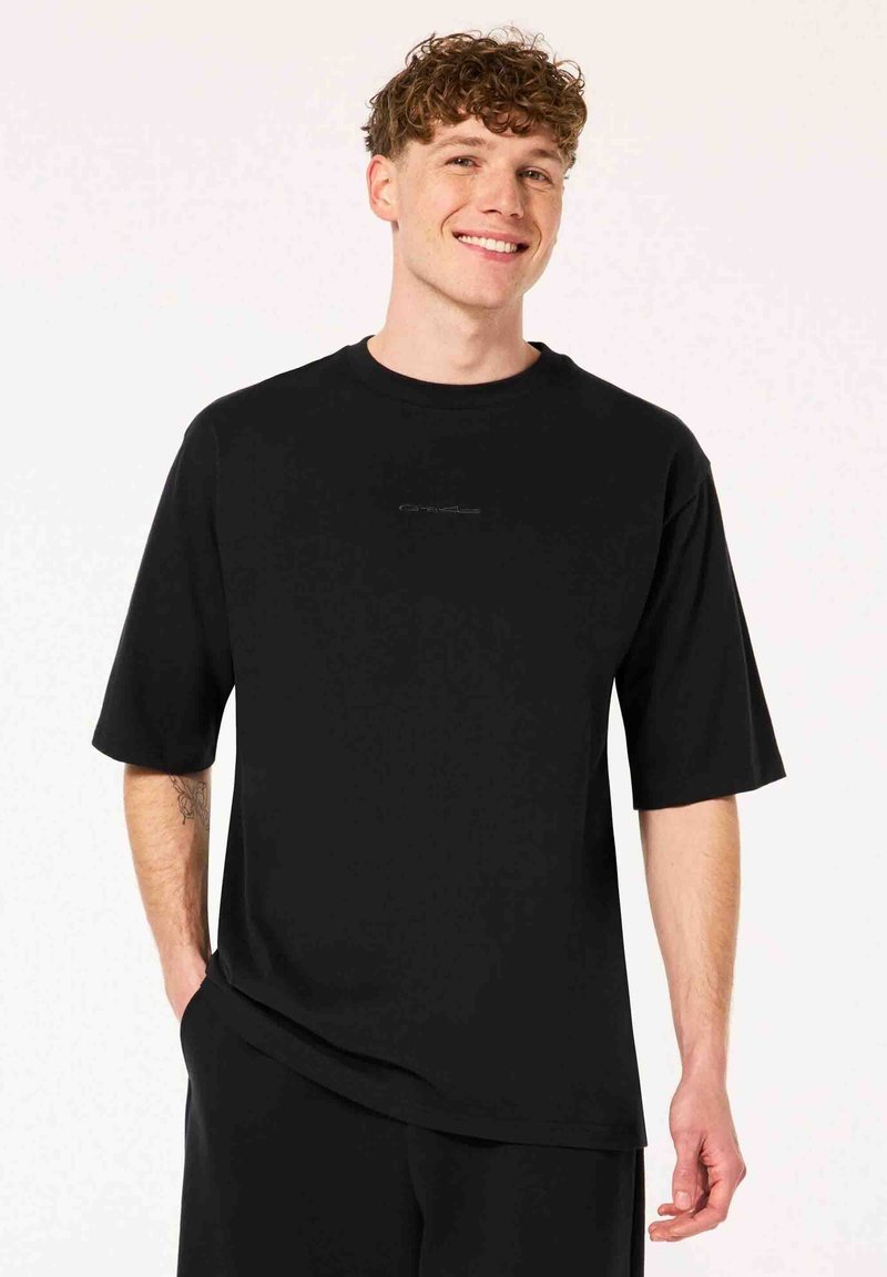 Oakley - SOHO TEE - T-shirts - blackout, Forstørre