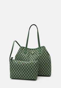 Borsa a tote verde a quadretti con logo del marchio in evidenza, doppi manici e una piccola borsa coordinata. Presenta una texture liscia e una forma strutturata.