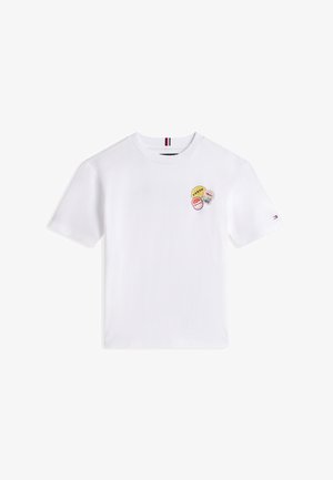 Tommy Hilfiger, STICKER PRINT BACK GRAPHIC JERSEY T-SHIRT - Μπλουζάκι με στάμπα - white