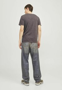 Jack & Jones ESPLIT NECK NOOS - Basic T-shirt - mulch