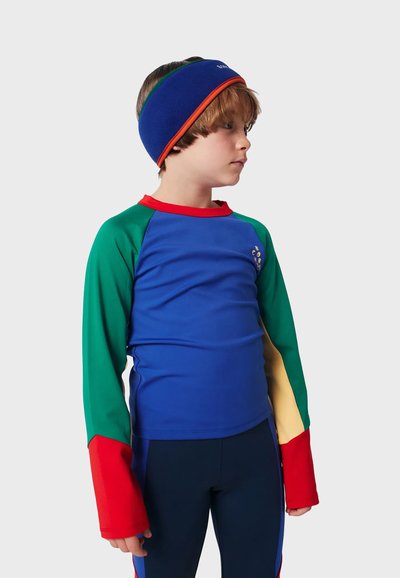 Rash guard a maniche lunghe colorato con sezioni blu, verde, rosso e giallo, tessuto a strati e polsini a contrasto; abbinato a legging blu navy.