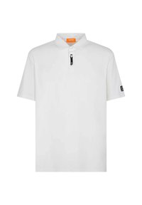 Polo shirt bianco con colletto corto, chiusura con zip e logo nero accentato sulla manica. Realizzato in tessuto liscio con una vestibilità comoda.