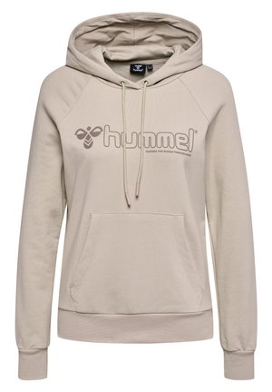 Beżowa bluza z kapturem z przednią kieszenią, z logo w ciemnym brązie. Wykonana z miękkiego materiału z prążkowanymi mankietami i dołem.