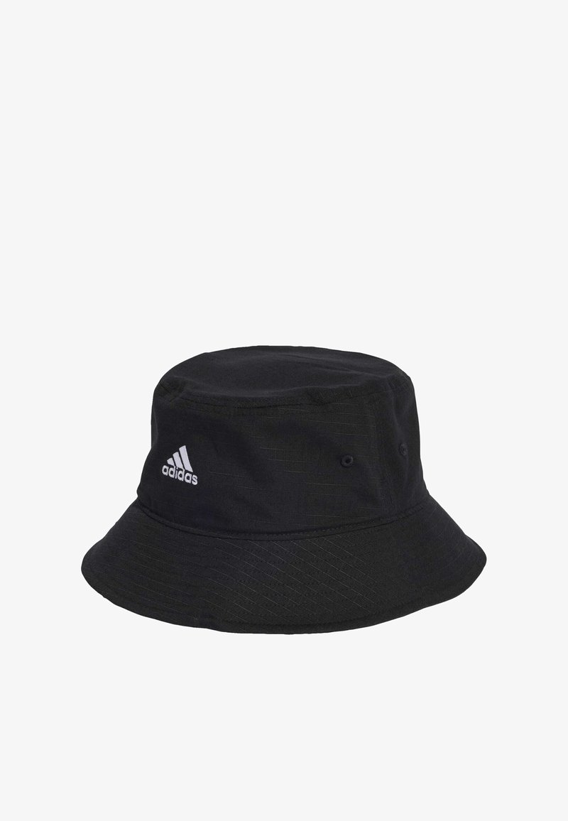 Černý kšiltovka vyrobená z lehkého materiálu, s texturovaným povrchem, dvěma ventilačními otvory a vyšitým bílým logem Adidas.