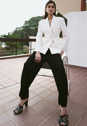 Mango Nohavice - black