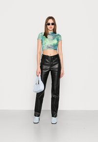 Nly by Nelly CROPPED  - T-shirt estampada - ocean abstract