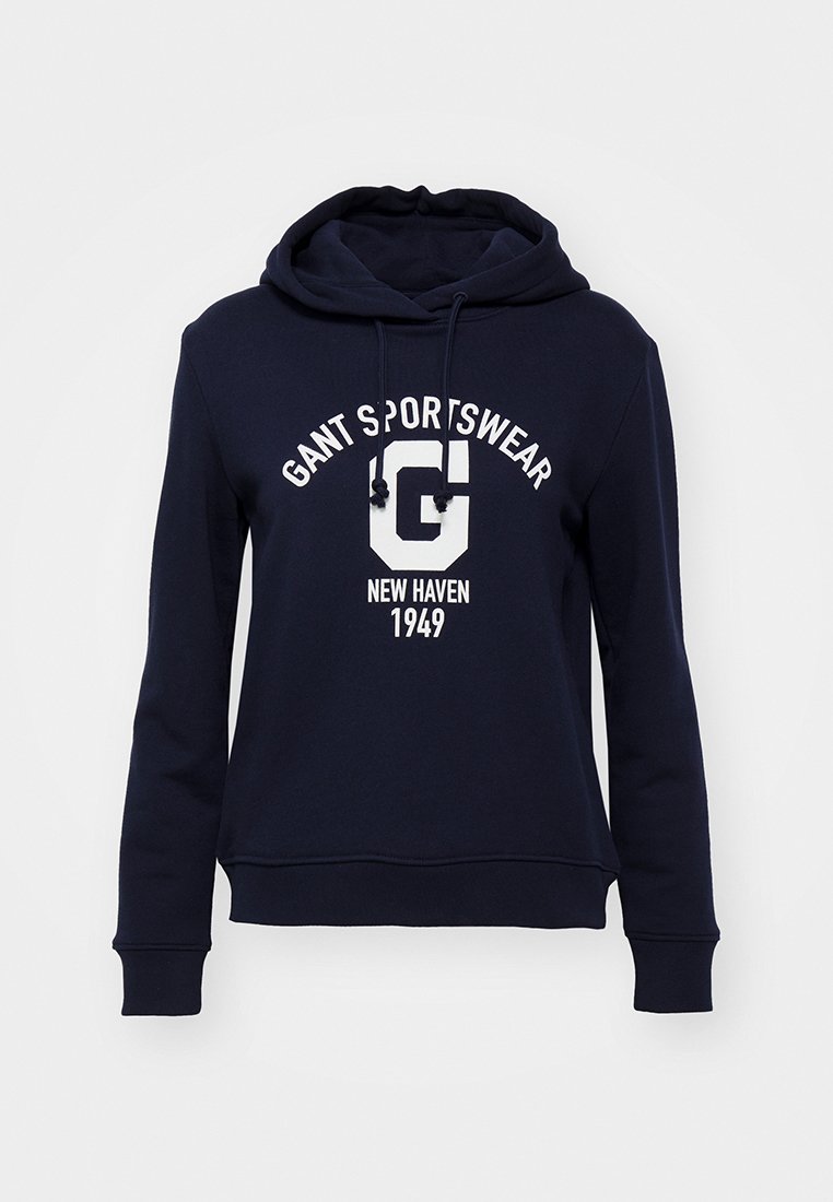 Navyblaues Hoodie mit Kordelzug, versehen mit einem weißen Logo und dem Text "GANT SPORTSWear", strukturierter Stoff und lässige Passform.