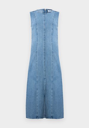 Ermeløs, lyseblå denimkjole med vertikale sømmer foran og glidelås bak, knelengde med rett snitt.