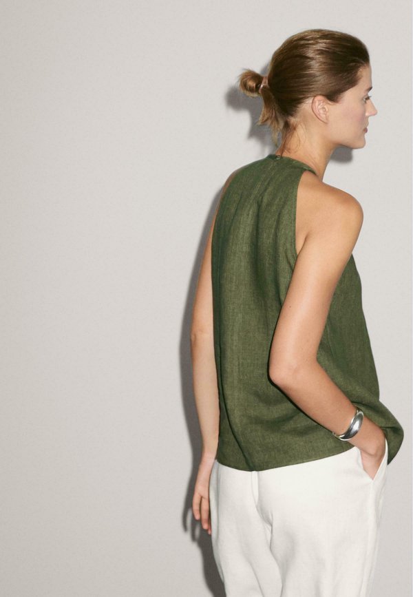 TEXTURED BLEND WITH GATHERED DETAIL - Blouse2